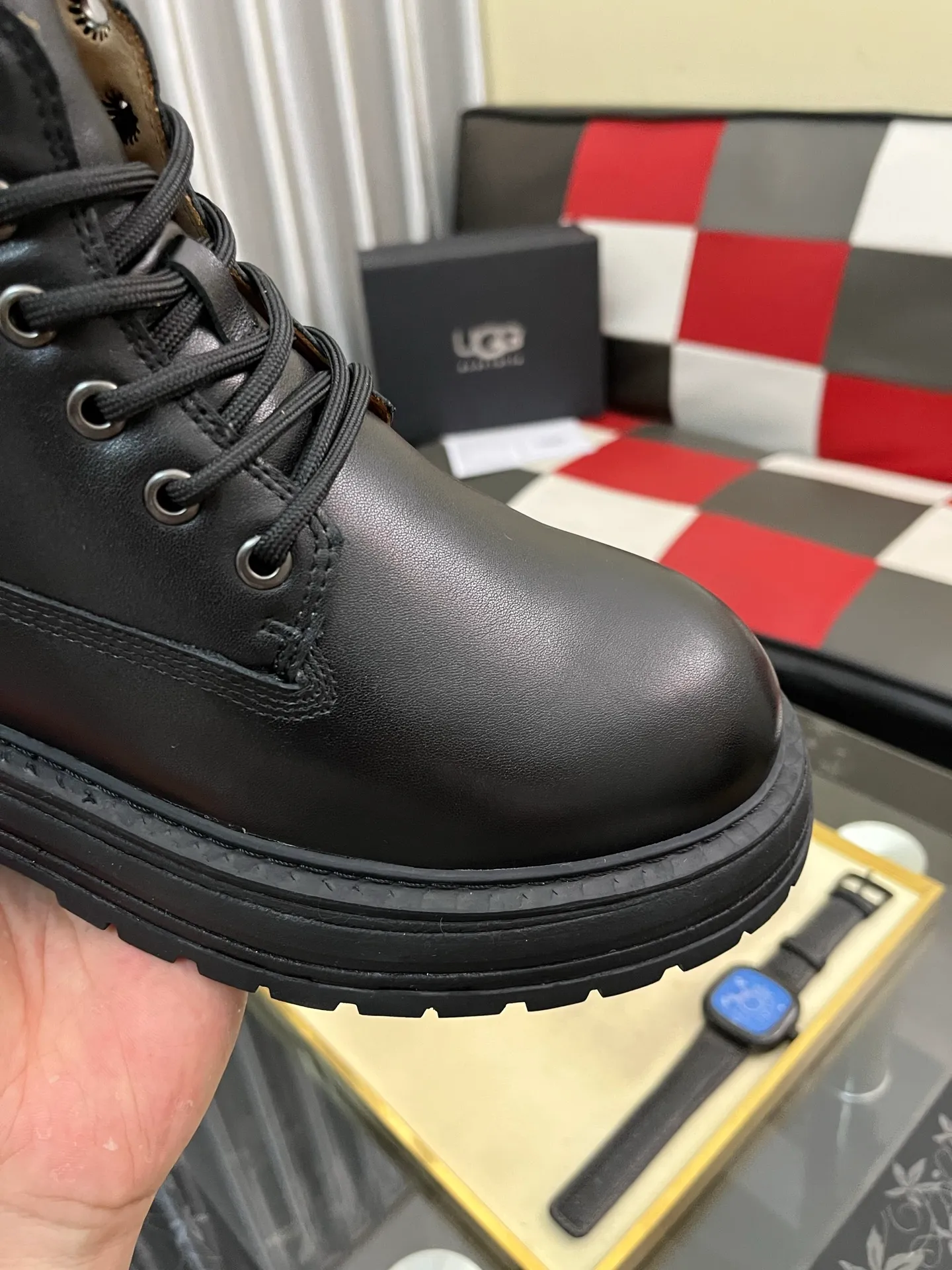 Men's Men's Shoes 💰660⌚️⌚️New UGG fur-integrated men's simple and fashionable snow shoes. The most worth buying at the end of this year are warm casual shoes. Whether you are out and about at home, their comfortable and warm performance will be your most suitable fashion companion! The material is cowhide upper and imported wool is used inside. Two layers of cowhide for warmth and comfort! The eva+ rubber patch outsole is cushioned, wear-resistant, and has good elasticity. It is light and wear-resistant, comfortable and soft, and the new simple cut is more fashionable. It has both practicality and fashion sense, so you no longer have to worry about how to match it in winter, while still maintaining fashionable taste. High-quality genuine wool produced in Dongguan. The material depends on the details! Size: 38-39-40-41-42-43-44-45